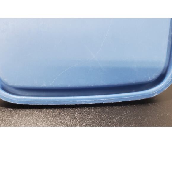 Vintage Tupperware cereal keeper w/blue lid, round flip-top spout - Picture 9 of 9